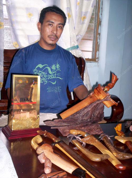 SENJATA TRADISIONAL