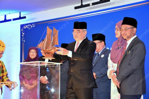 TUN MOHD ALI RUSTAM