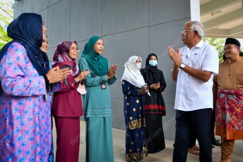 DATUK SERI MAHDZIR KHALID