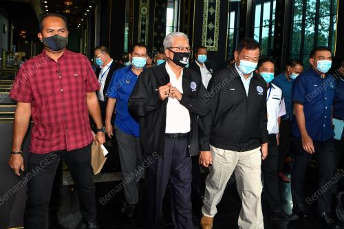 DATUK SERI ISMAIL SABRI YAAKOB