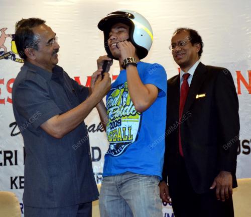 DATUK SERI MOHD ALI RUSTAM