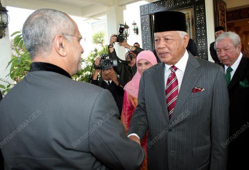 TUN MOHD KHALIL YAAKOB