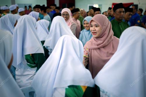 FADHLINA SIDEK