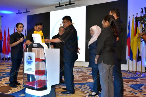 DATUK SERI AB RAUF YUSOH
