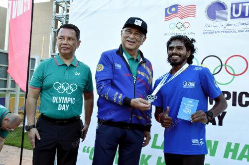 TUN MOHD ALI RUSTAM