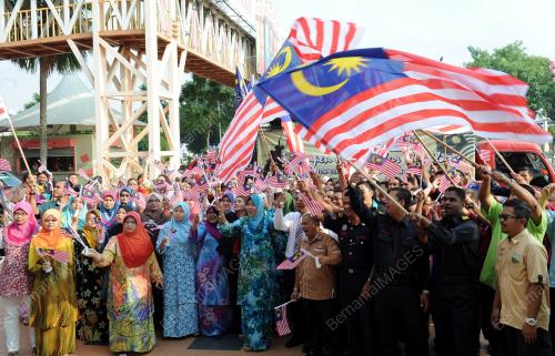 MK01_21082013_MPHTJ_BENDERA