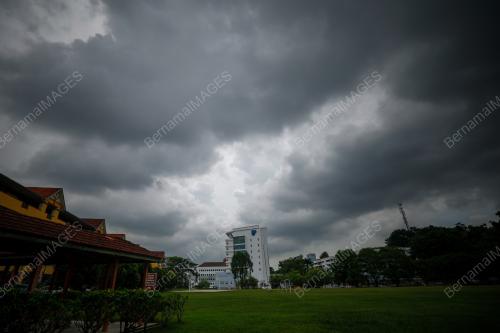 CUACA MENDUNG