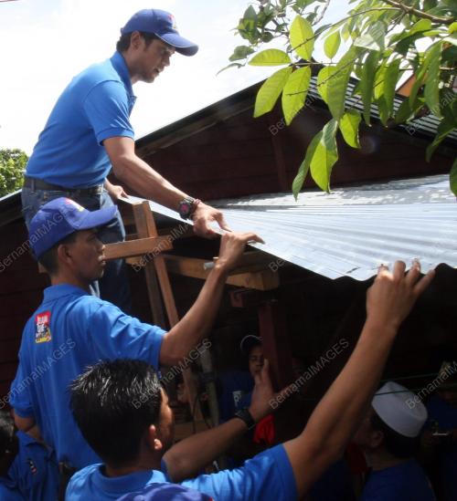 KHAIRY JAMALUDDIN