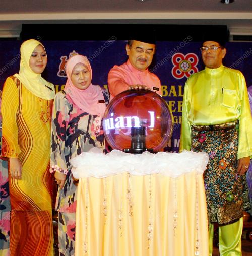 DATUK SERI MOHD ALI RUSTAM