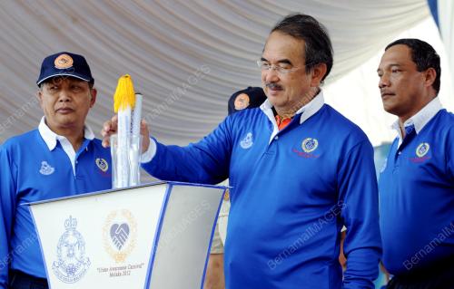 MK01_22042012_ALI_POLIS
