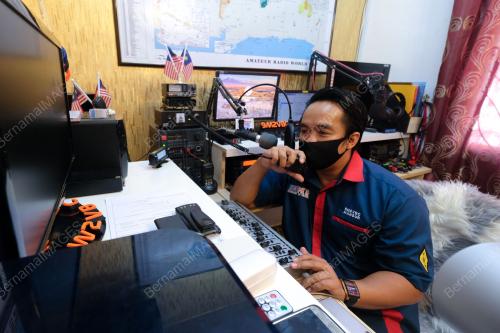 RADIO AMATUR