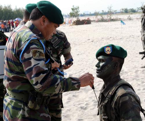 MK01_26052012_BERET_HIJAU