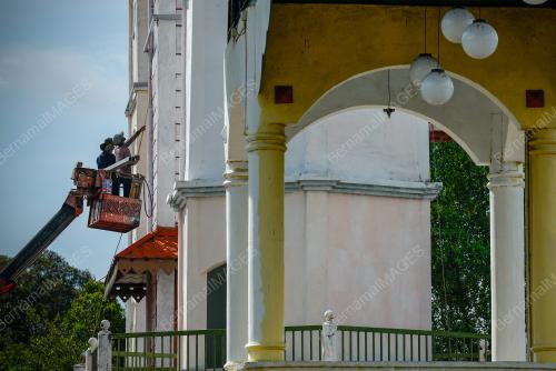 PINTU GERBANG AYER KEROH