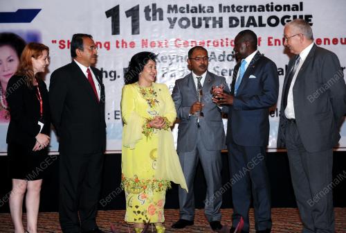 DATIN SERI ROSMAH MANSOR