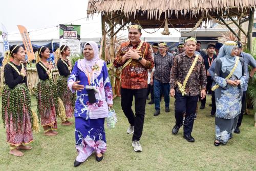 DATUK DR MUHAMAD AKMAL SALEH