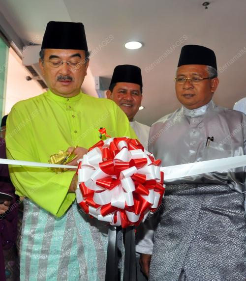 DATUK SERI MOHD ALI RUSTAM