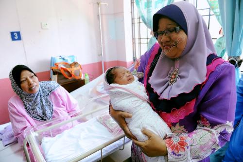 MK01_29022016_BAYI_TAHUN_LOMPAT
