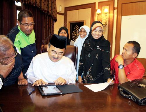 DATUK SERI MOHD ALI RUSTAM
