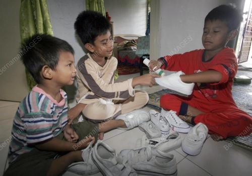 KASUT SEKOLAH