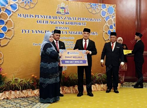TUN MOHD ALI RUSTAM
