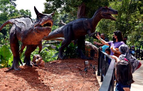 DINOSAUR ENCOUNTER