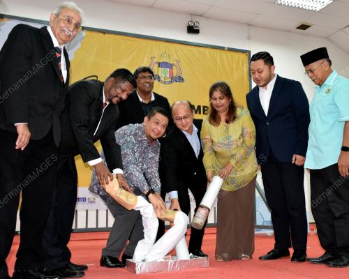 LUKANISMAN AWANG SAUNI