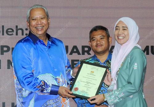 TAN SRI ANNUAR MUSA