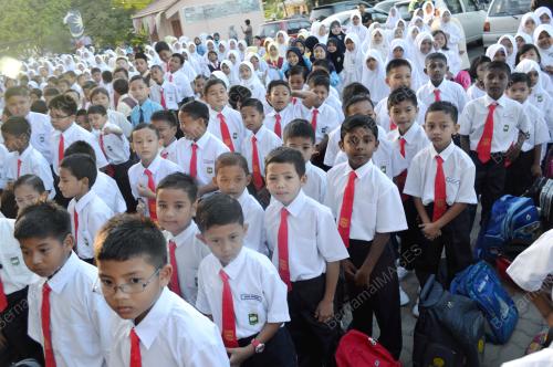 MK02_04012012_PELAJAR_BARIS