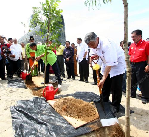 MK02_04032012_KAPAL_SELAM