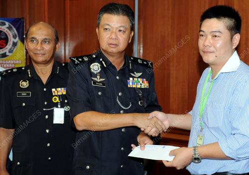 MK02_04032013_POLIS_SUMBANGAN