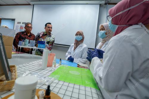 DATUK DR ASYRAF WAJDI DUSUKI