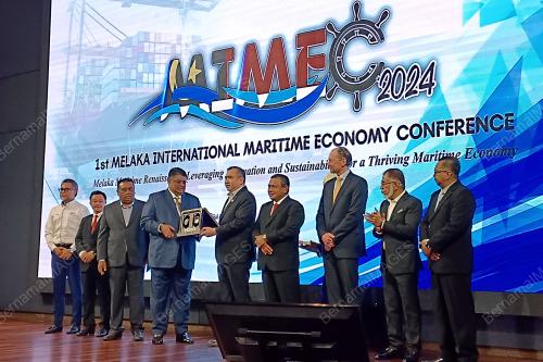 DATUK SERI AB RAUF YUSOH