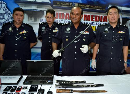 MK02_05042013_POLIS_SAMUN