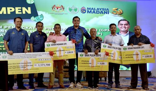 DR MUHAMAD AKMAL SALEH