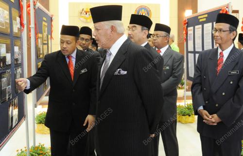 TUN MOHD KHALIL YAAKOB