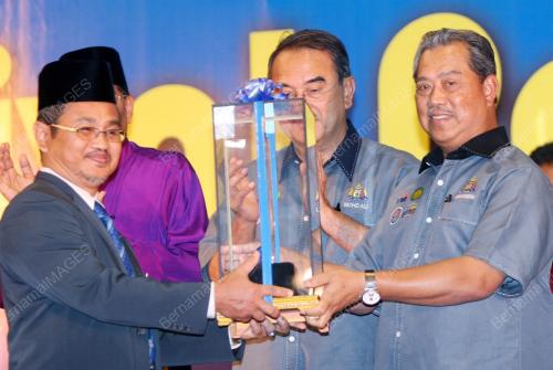 TAN SRI MUHYIDDIN YASSIN