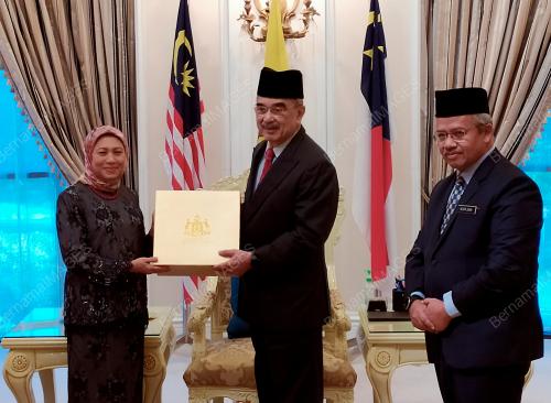 TUN MOHD ALI RUSTAM