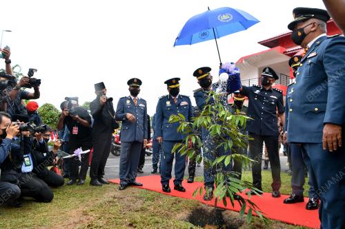 TUN MOHD ALI RUSTAM