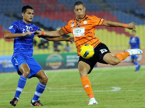 MK02_08052012_SINGA_FELDA