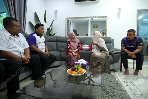 FADHLINA SIDEK