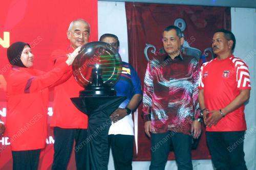 TUN MOHD ALI RUSTAM