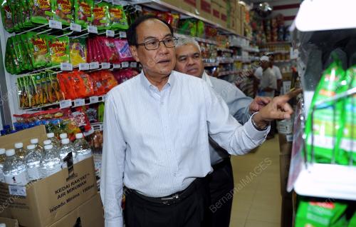 MK02_10102012_TUN_ZAKI_KEDAI