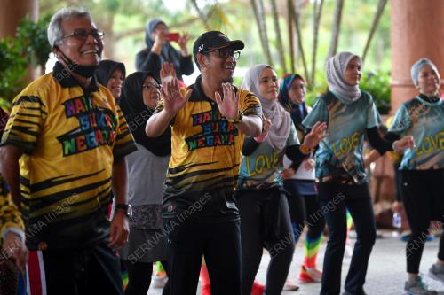 DATUK SERI AHMAD FAIZAL AZUMU