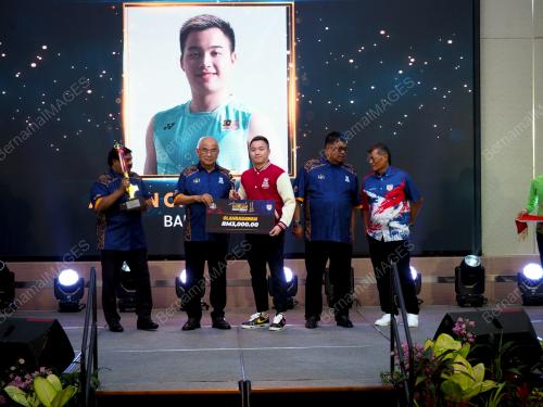 TUN MOHD ALI RUSTAM