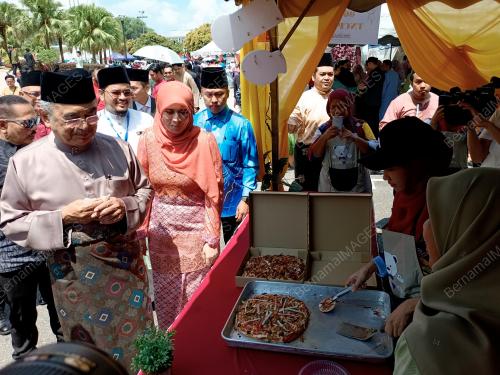 TUN MOHD ALI RUSTAM