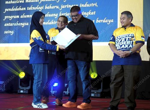DATUK SERI AB RAUF YUSOH