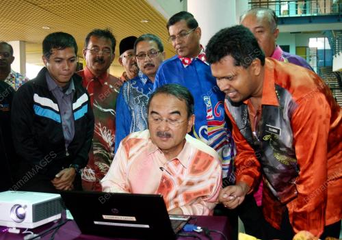 DATUK SERI MOHD ALI RUSTAM