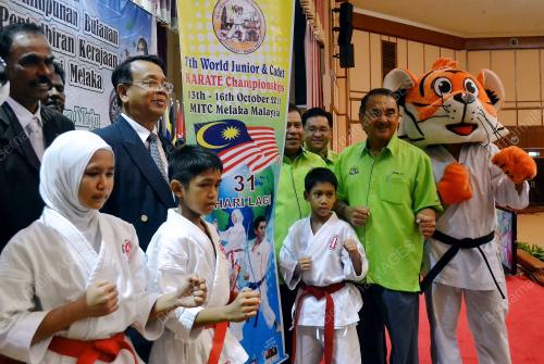 DATUK SERI MOHD ALI RUSTAM