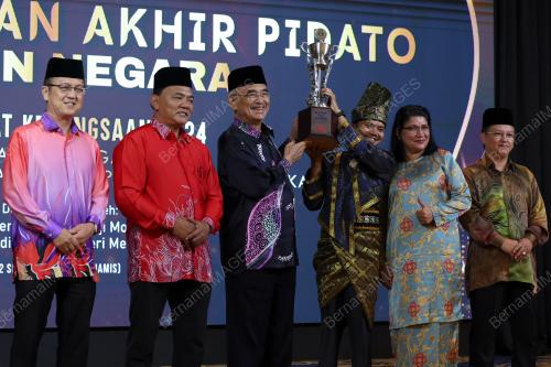 TUN MOHD ALI RUSTAM