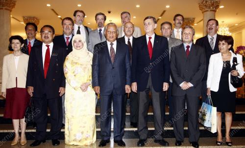 TUN MOHD KHALIL YAAKOB